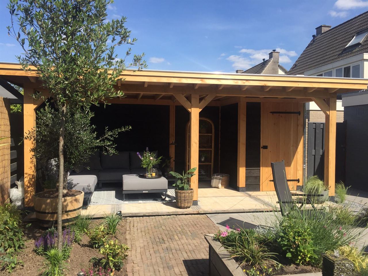 Steenschotten 111 x 145 als vloer in een veranda. Steenschotten 111 x 145 als vloer in een veranda.