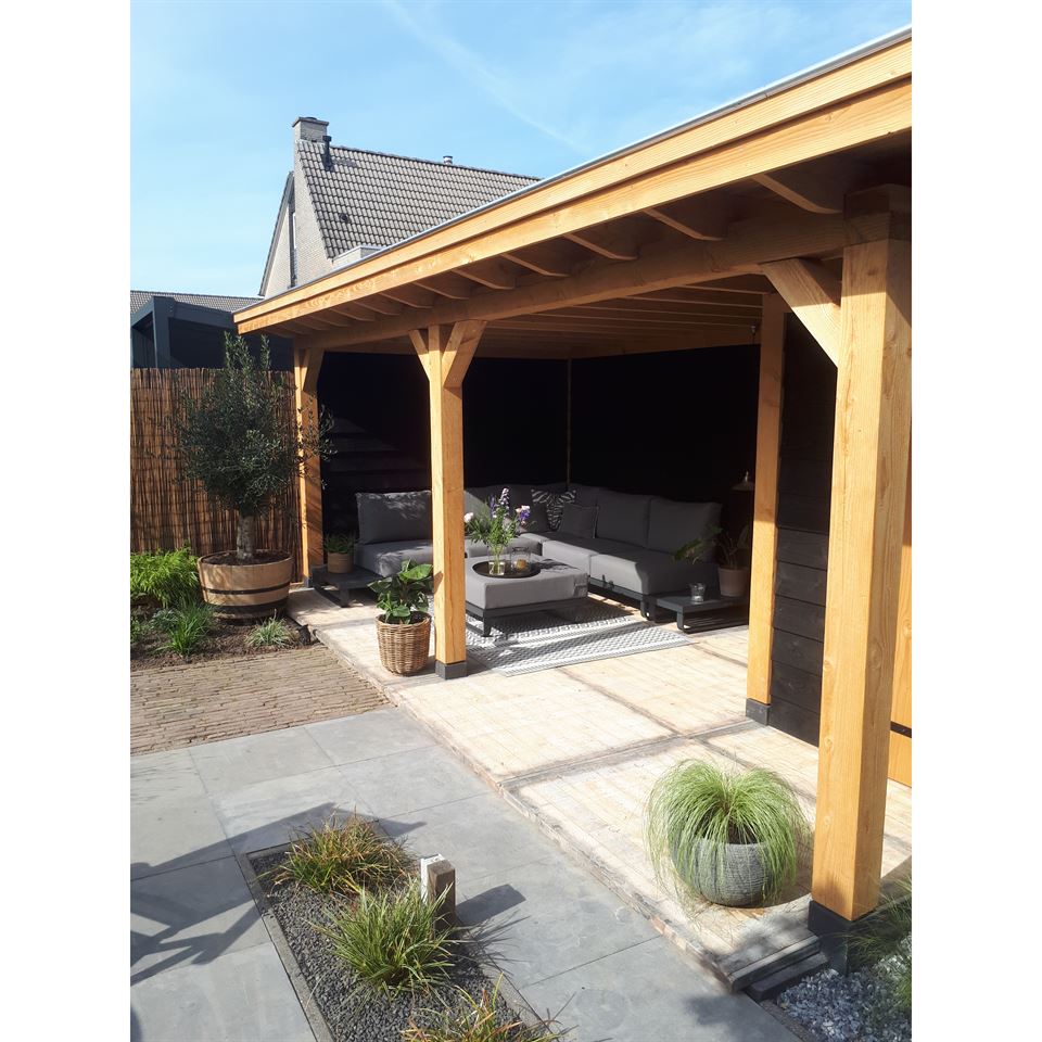 Steenschotten 111 x 145 als vloer in een veranda. Steenschotten 111 x 145 als vloer in een veranda.