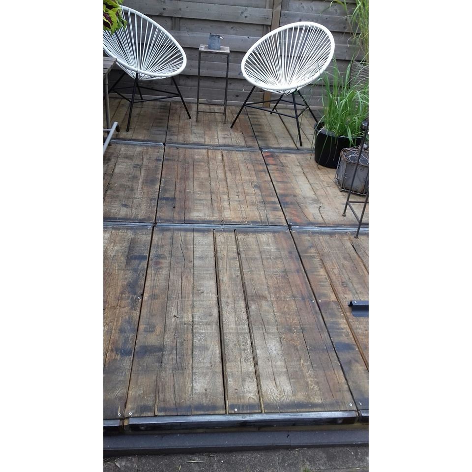 Steenschotten 75 x 120 gebruikt als vlonder.
Afgewerkt met een vlonder beits. Steenschotten 75 x 120 gebruikt als vlonder.
Afgewerkt met een vlonder beits.