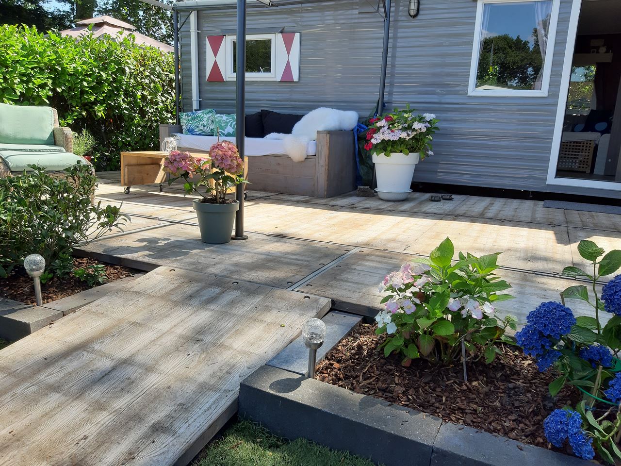Terras van schotten 95 x 150 met onderliggers. Terras van schotten 95 x 150 met onderliggers.
