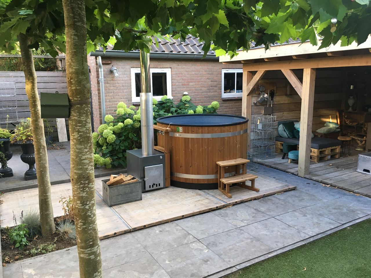 Hottub geplaats op steenschotten 115 x 150.
Schotten behandeld met een olie van Osmo. Hottub geplaats op steenschotten 115 x 150.
Schotten behandeld met een olie van Osmo.