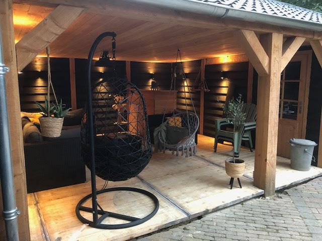 Steenschotten 115 x 140 gebruikt als vloer in veranda. Steenschotten 115 x 140 gebruikt als vloer in veranda.