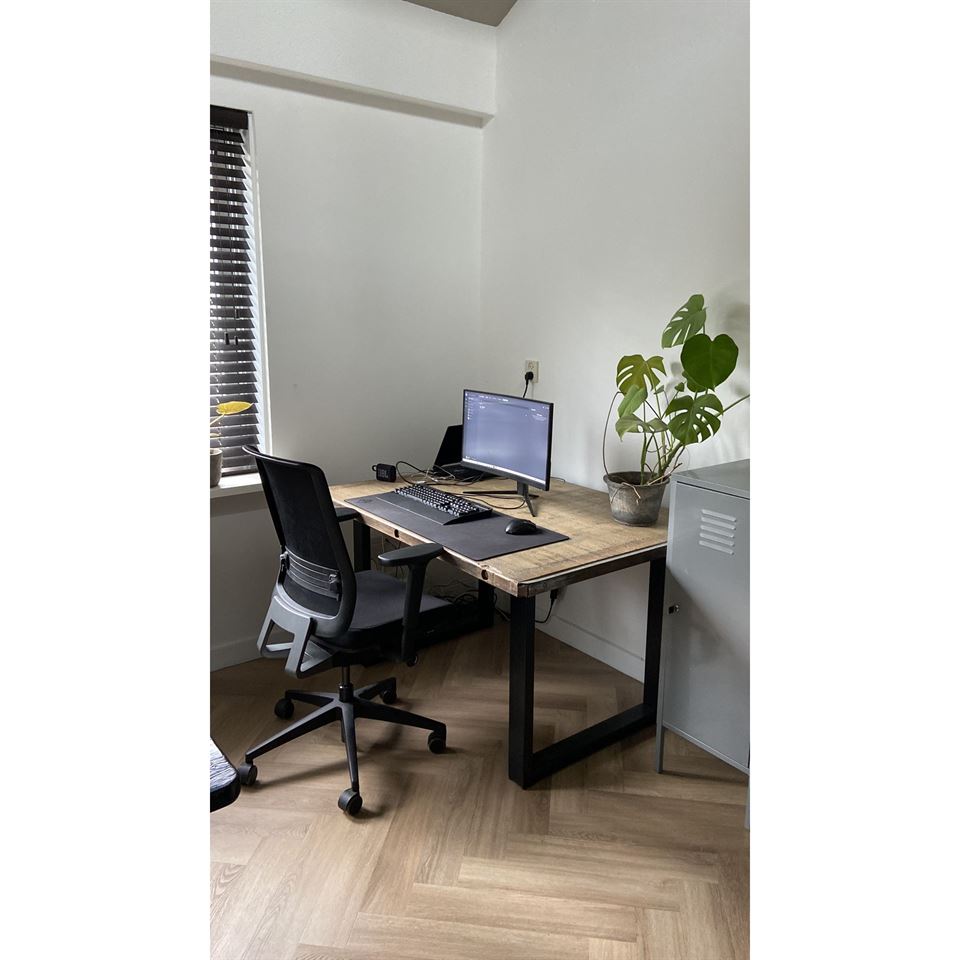 Bureau gemaakt van steenschot 98x140 Bureau gemaakt van steenschot 98x140