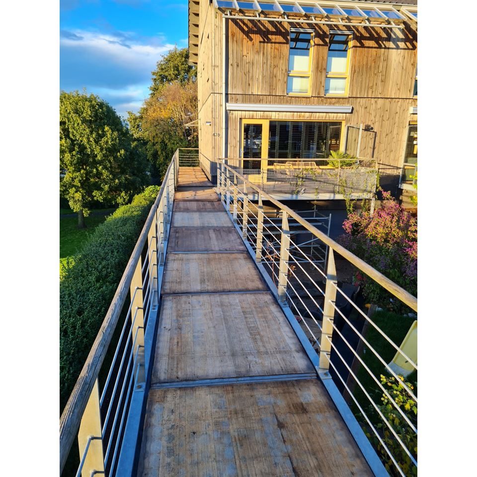 Brug van hardhouten schotten 115x140. Brug van hardhouten schotten 115x140.