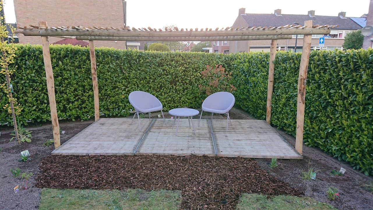 110 x 140AAA
Zitje met pergola. 110 x 140AAA
Zitje met pergola.