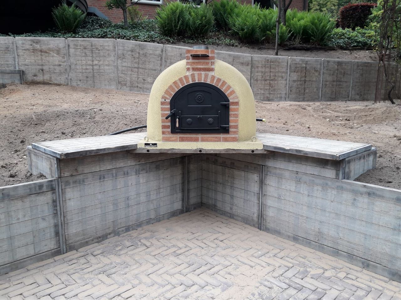 Grondkering , banken en compost bak gemaakt van de schotten 0,71 x 1m40 en 1m13 x 1m20.
Alles is aangelegd door Hovenier Janko Horsten uit Middelaar 06-55877872.
Grondkering , banken en compost bak gemaakt van de schotten 0,71 x 1m40 en 1m13 x 1m20.
Alles is aangelegd door Hovenier Janko Horsten uit Middelaar 06-55877872.