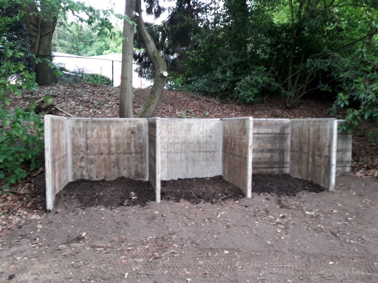 Compost bak gemaakt van steenschotten.
Alles is aangelegd door Hovenier Janko Horsten uit Middelaar 06-55877872.
Compost bak gemaakt van steenschotten.
Alles is aangelegd door Hovenier Janko Horsten uit Middelaar 06-55877872.