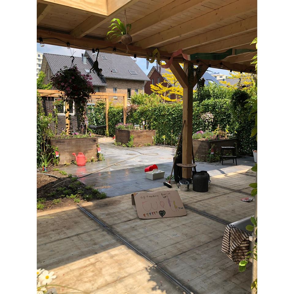 Terras gemaakt onder veranda.
110 x 140 AAA Terras gemaakt onder veranda.
110 x 140 AAA