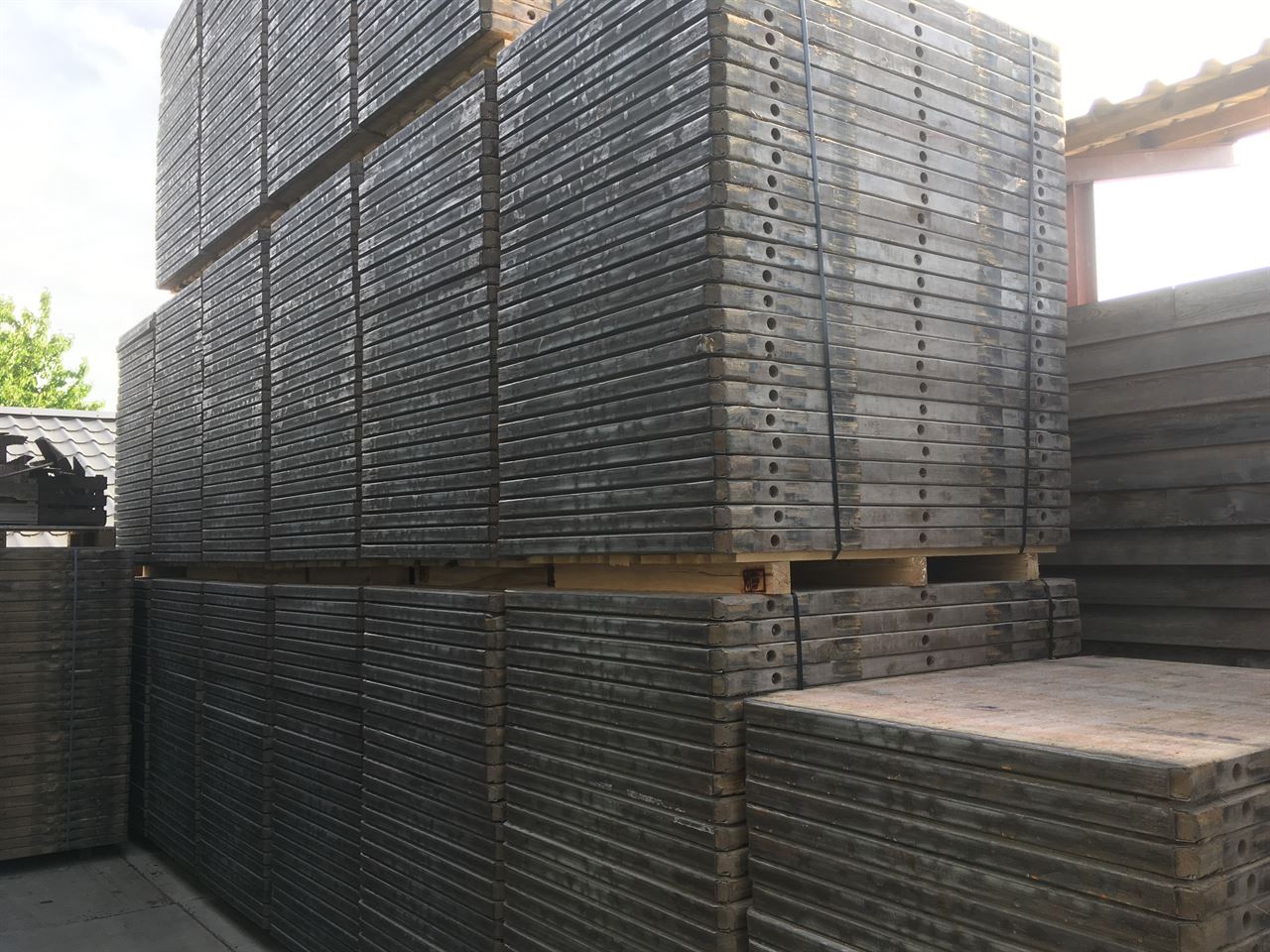 Nieuwe partij houten schotten 0,97 x 1m40. Nieuwe partij houten schotten 0,97 x 1m40.