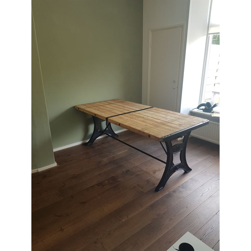 Eetafel gemaakt van 2 steenschotten van 0,97 x 140.
Bladen zijn ingekort.
1 laag osmo 3041 wit/natural en daarna 2x 3062 mat. Eetafel gemaakt van 2 steenschotten van 0,97 x 140.
Bladen zijn ingekort.
1 laag osmo 3041 wit/natural en daarna 2x 3062 mat.