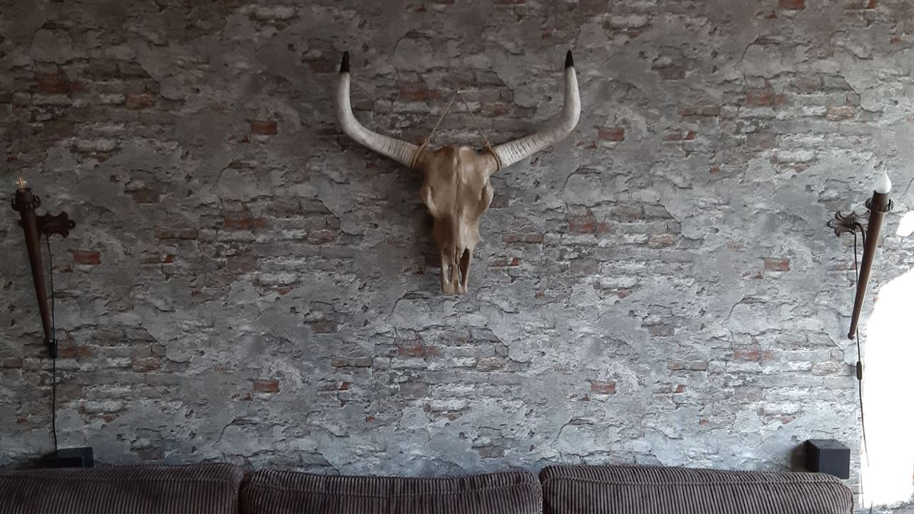 Standaard met zwarte punt. Standaard met zwarte punt.