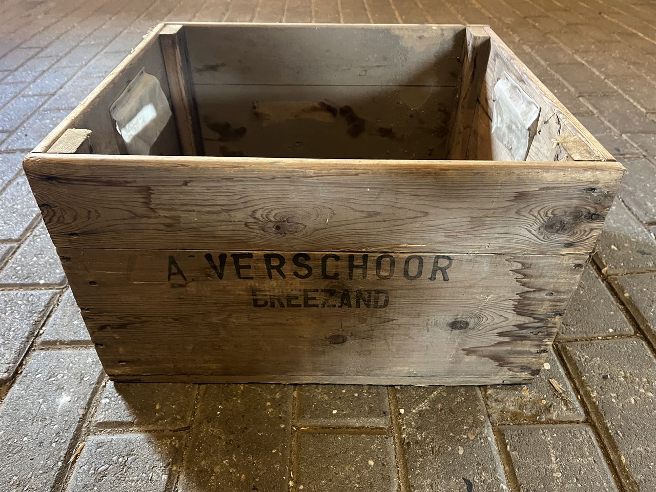 Kisten met bodem van gaas , Anthakrat