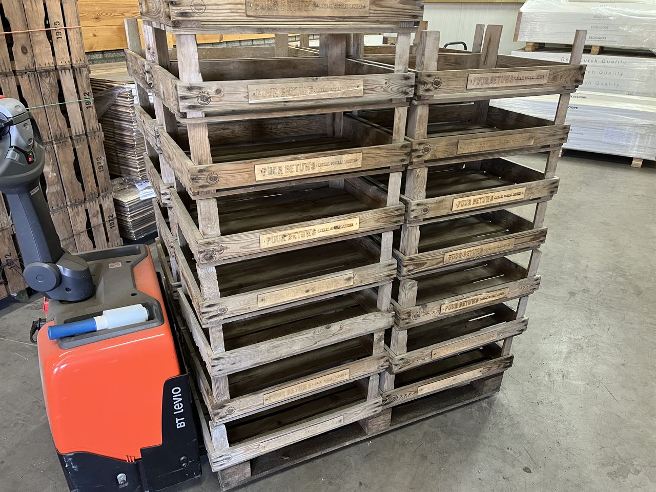 1-lats LOKAAL SOCIAAL LEKKER 18x43x61