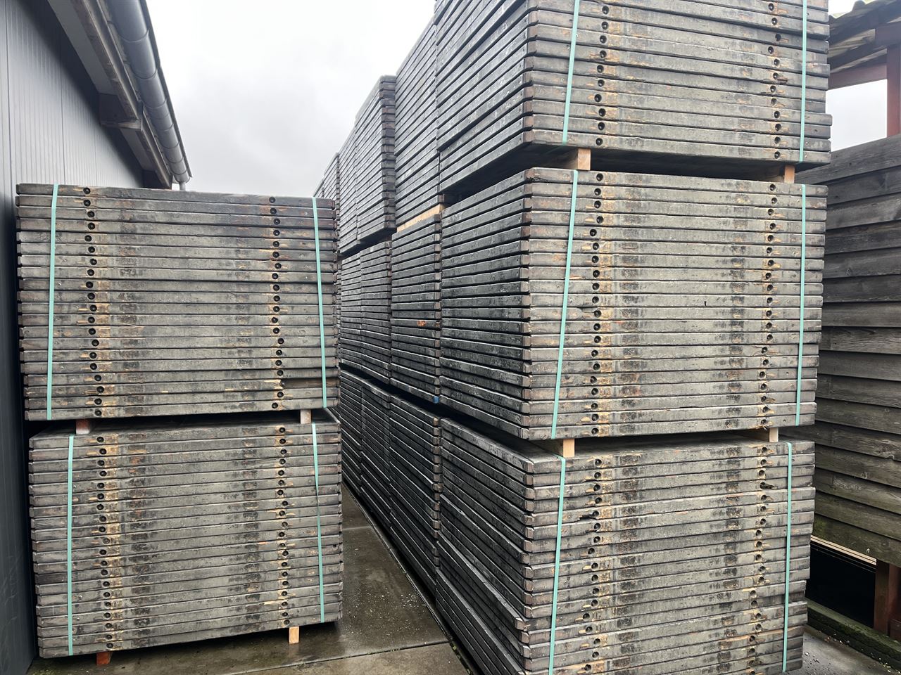 Steenschotten 1m15 x 1m40  met draadeinden