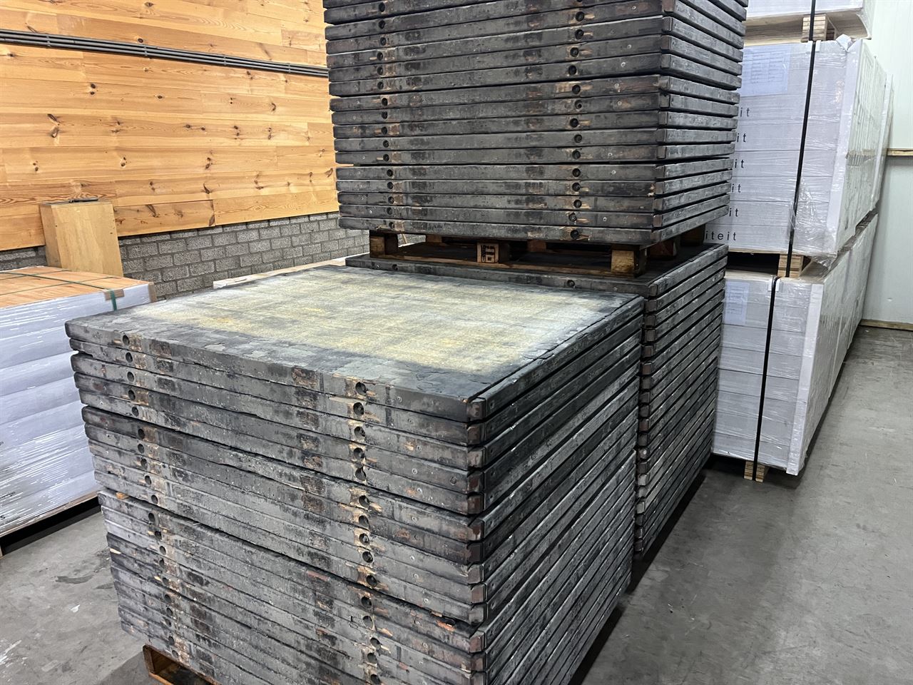 Steenschotten 1m15 x 1m40  met draadeinden