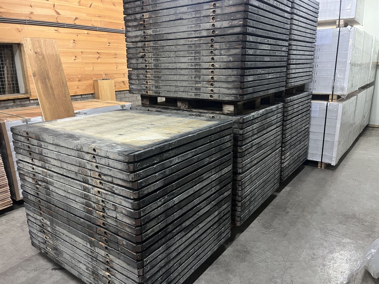 Steenschotten 1m15 x 1m40  met draadeinden