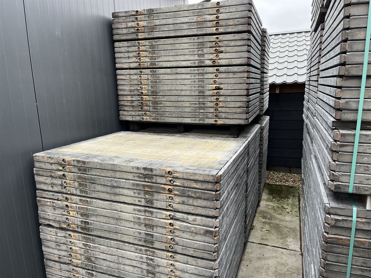 Steenschotten 1m15 x 1m40  met draadeinden