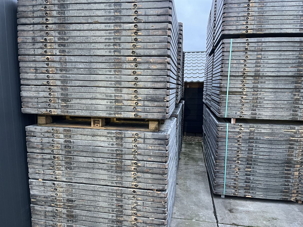 Steenschotten 1m15 x 1m40  met draadeinden