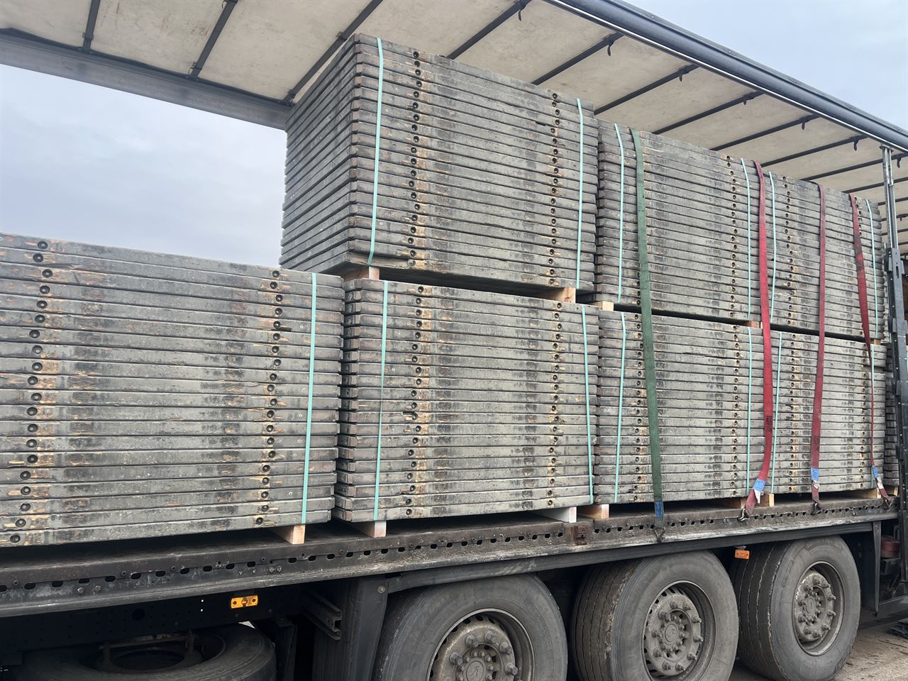 Steenschotten 1m15 x 1m40  met draadeinden