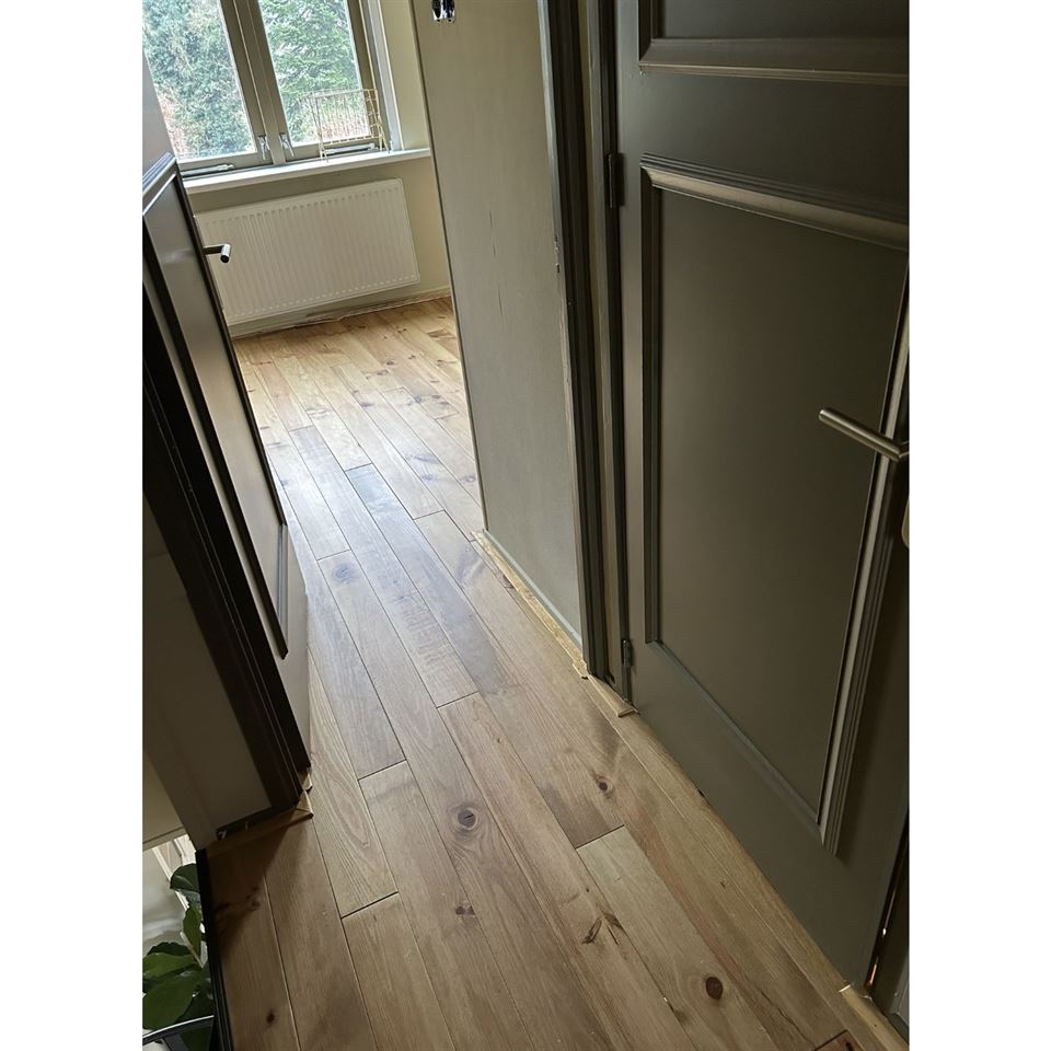 Grenen planken 20 x 120 Chene gelakt