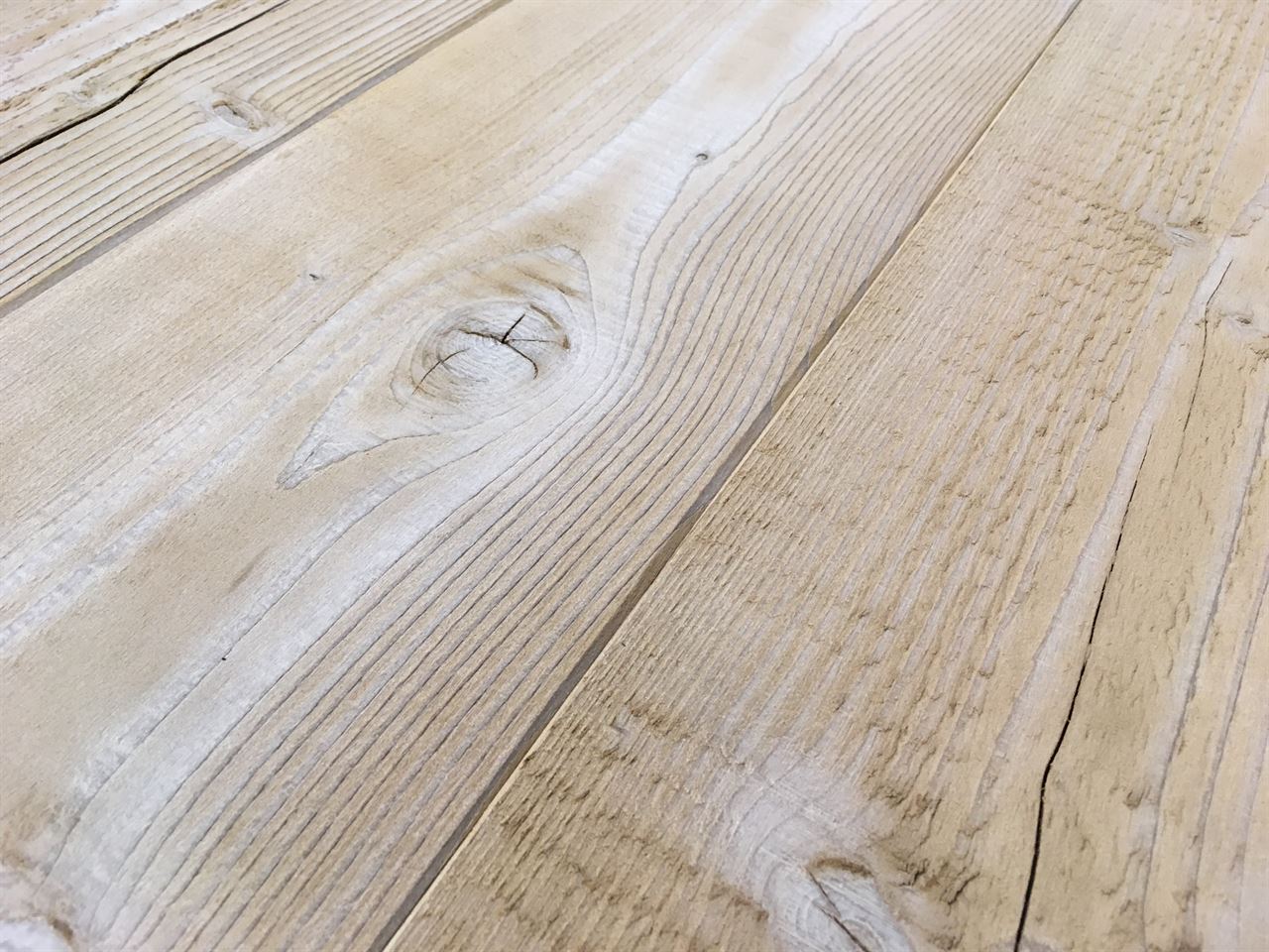 Vuren wandbeschot whitewash ,gestoomd & geborsteld Vuren wandbeschot whitewash ,gestoomd & geborsteld