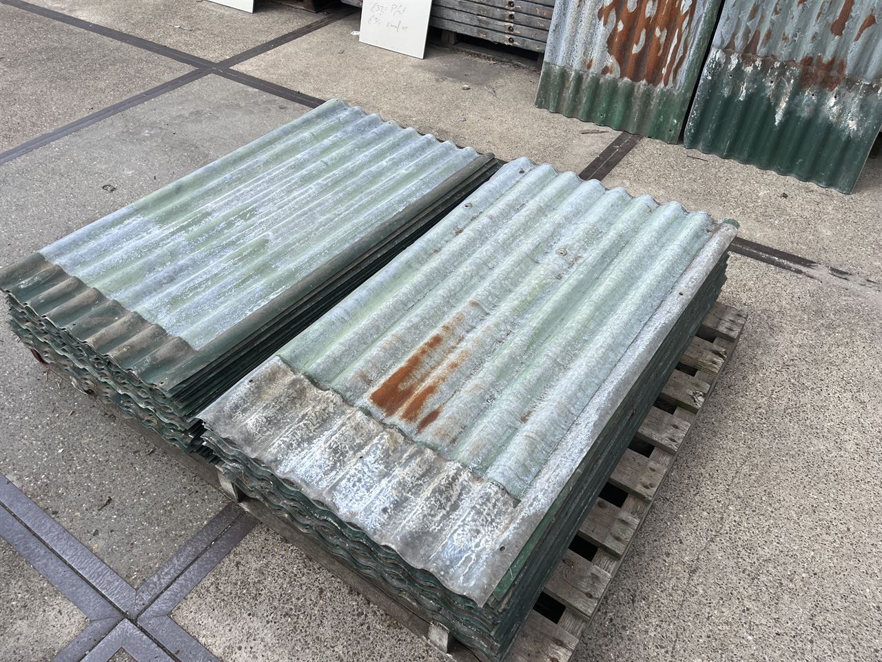 Oude zinken dakplaten / golfplaten