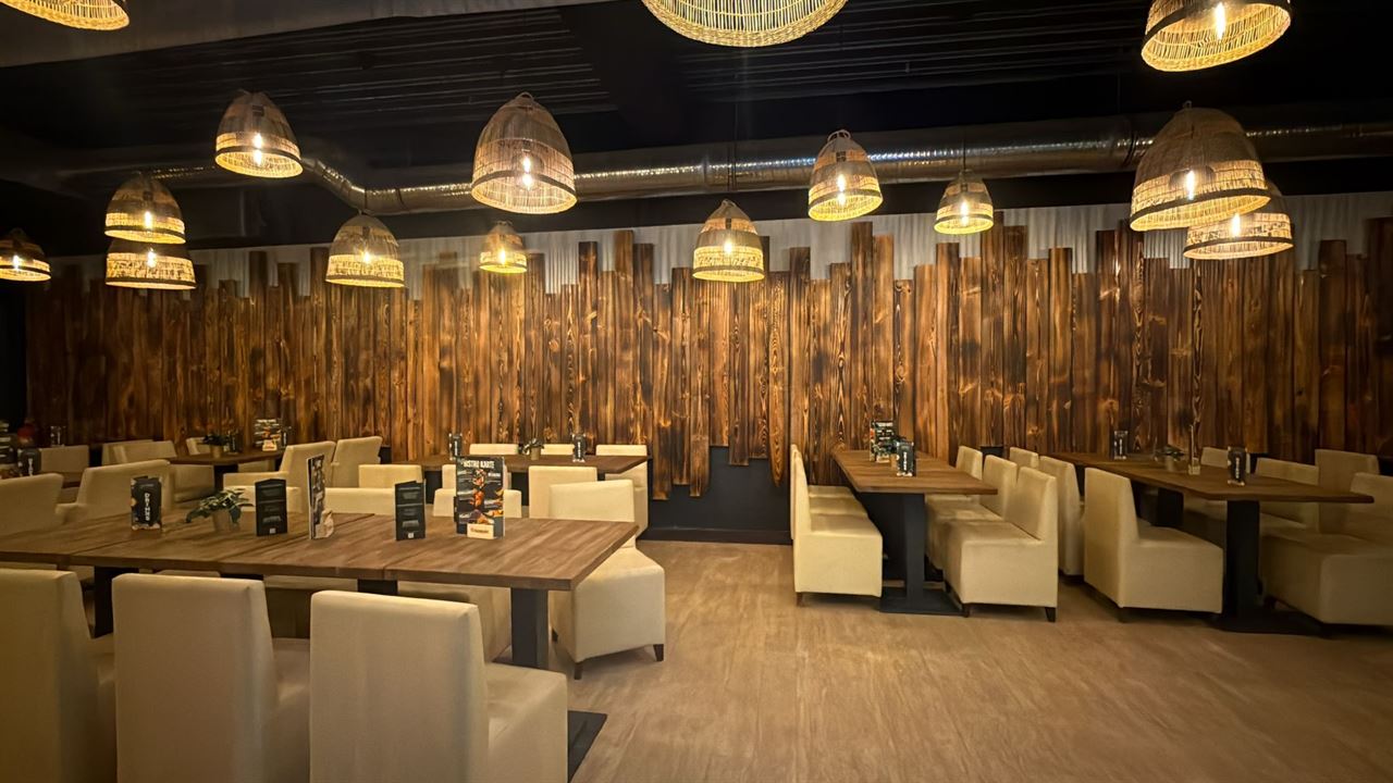 Gebrande en geborstelde vuren planken Caramel