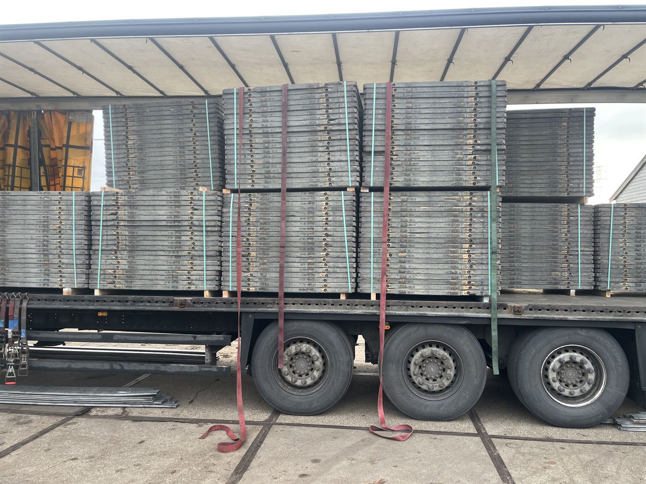 Steenschotten 1m15 x 1m40 met draadeinden (B-keus)