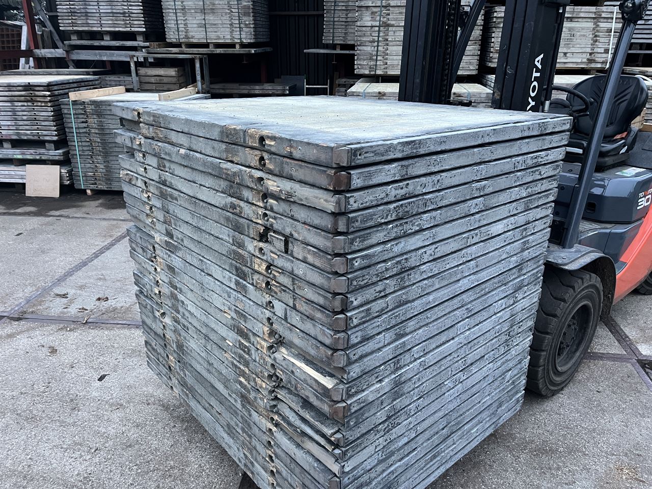 Steenschotten 1m15 x 1m40 met draadeinden (B-keus)