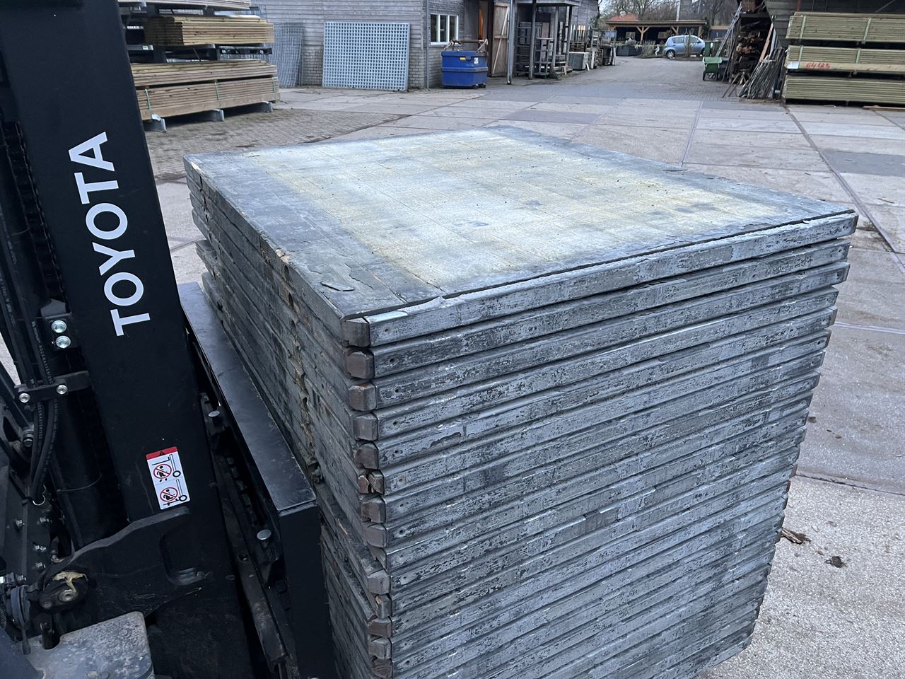 Steenschotten 1m15 x 1m40 met draadeinden (B-keus)