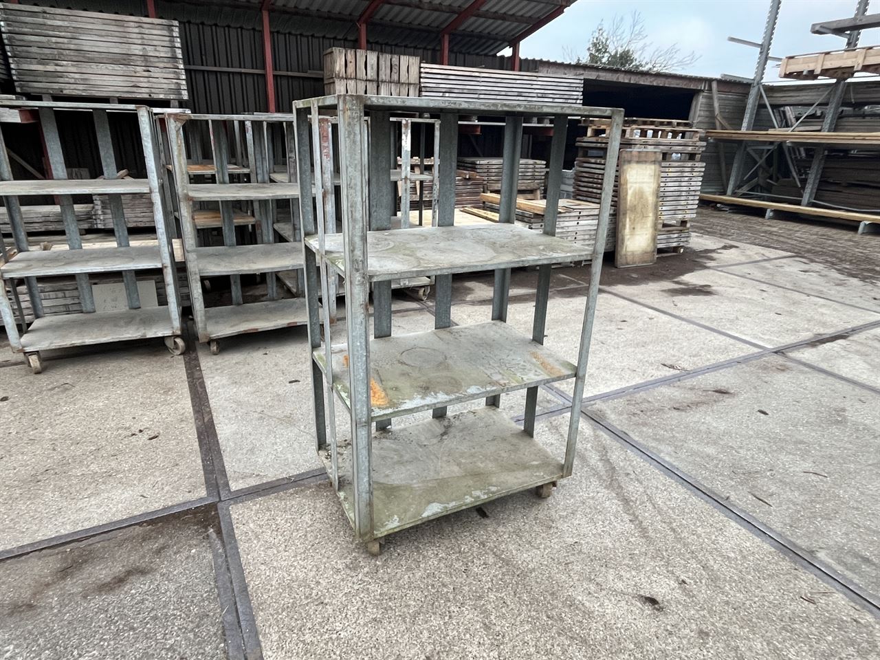 Zinken kar (met 3 legplanken)