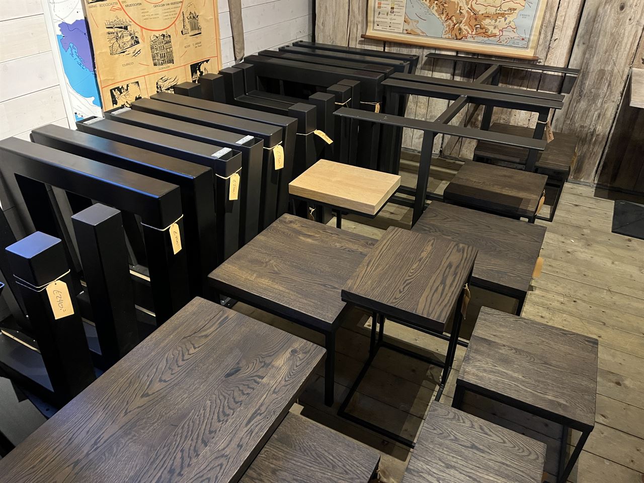 Tafelpoten van Woodsteel