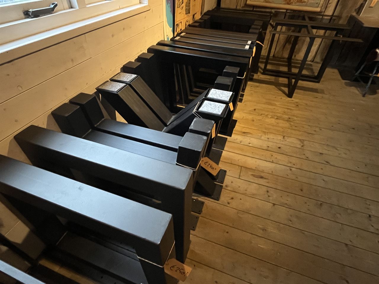 Tafelpoten van Woodsteel