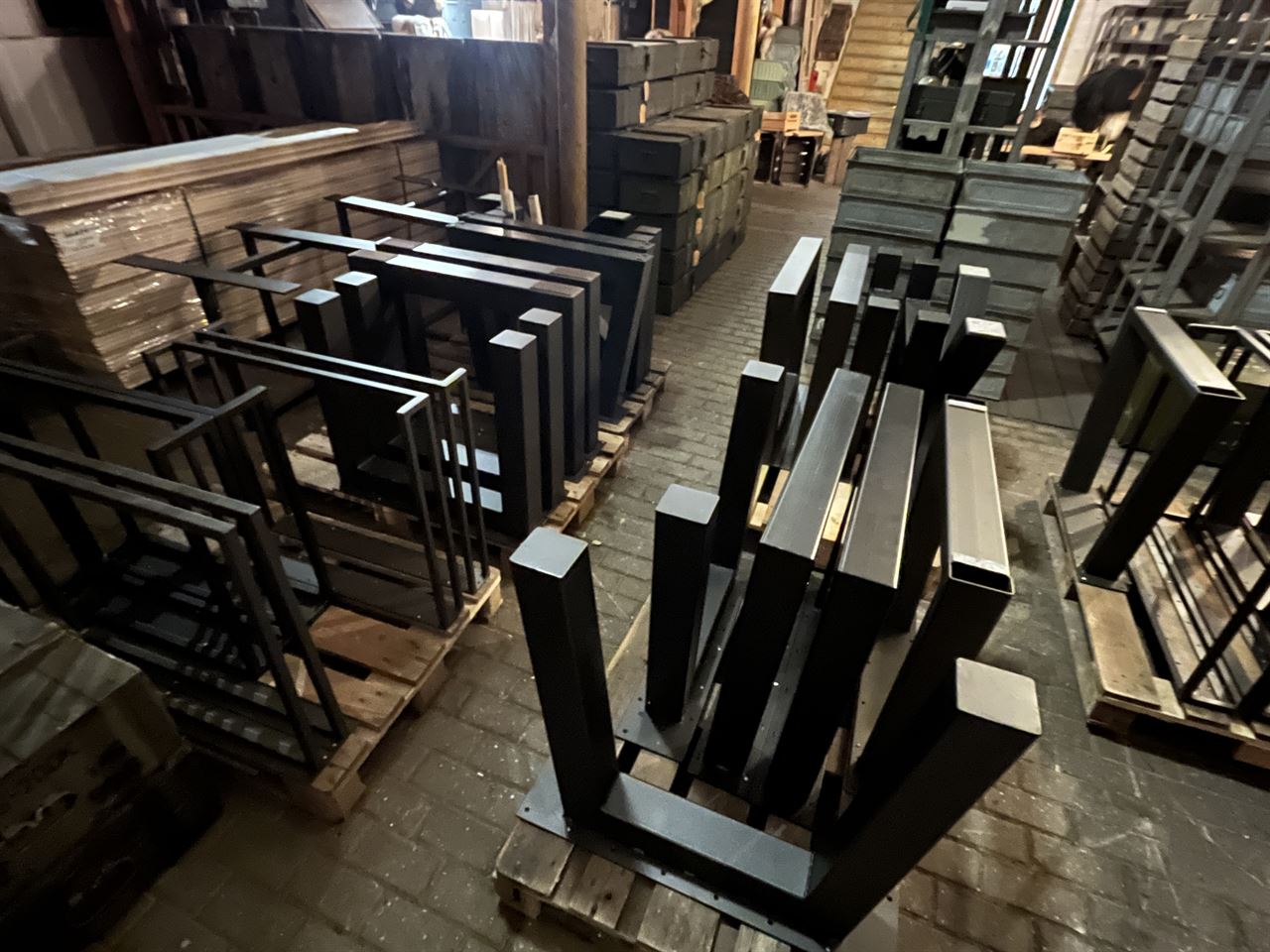 Tafelpoten van Woodsteel