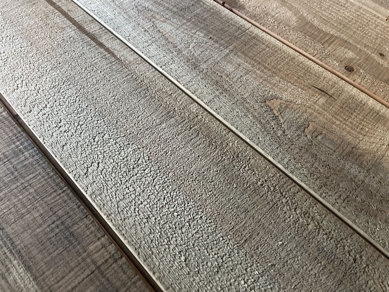 Bois Flotte , grenen fijnbezaagd en behandeld