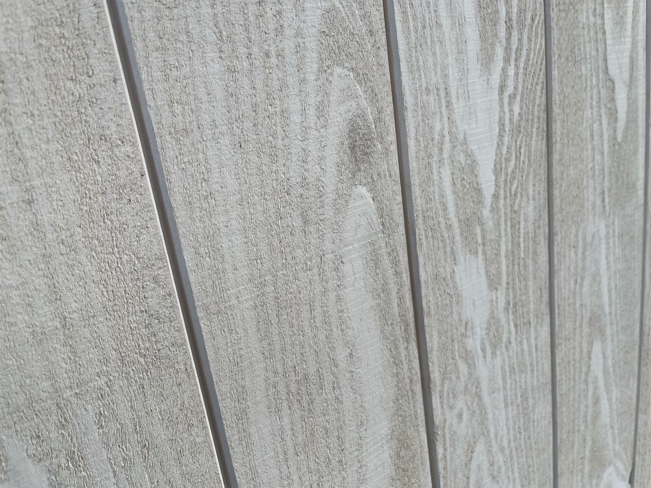 Grenen fijnbezaagd wit 18x135 (2m50)