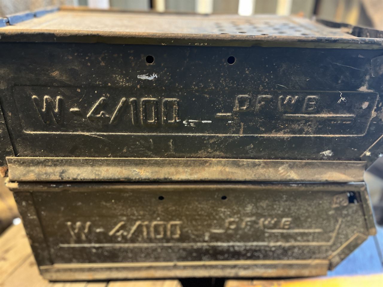 Zwarte stalen bakken circa 20x33x55