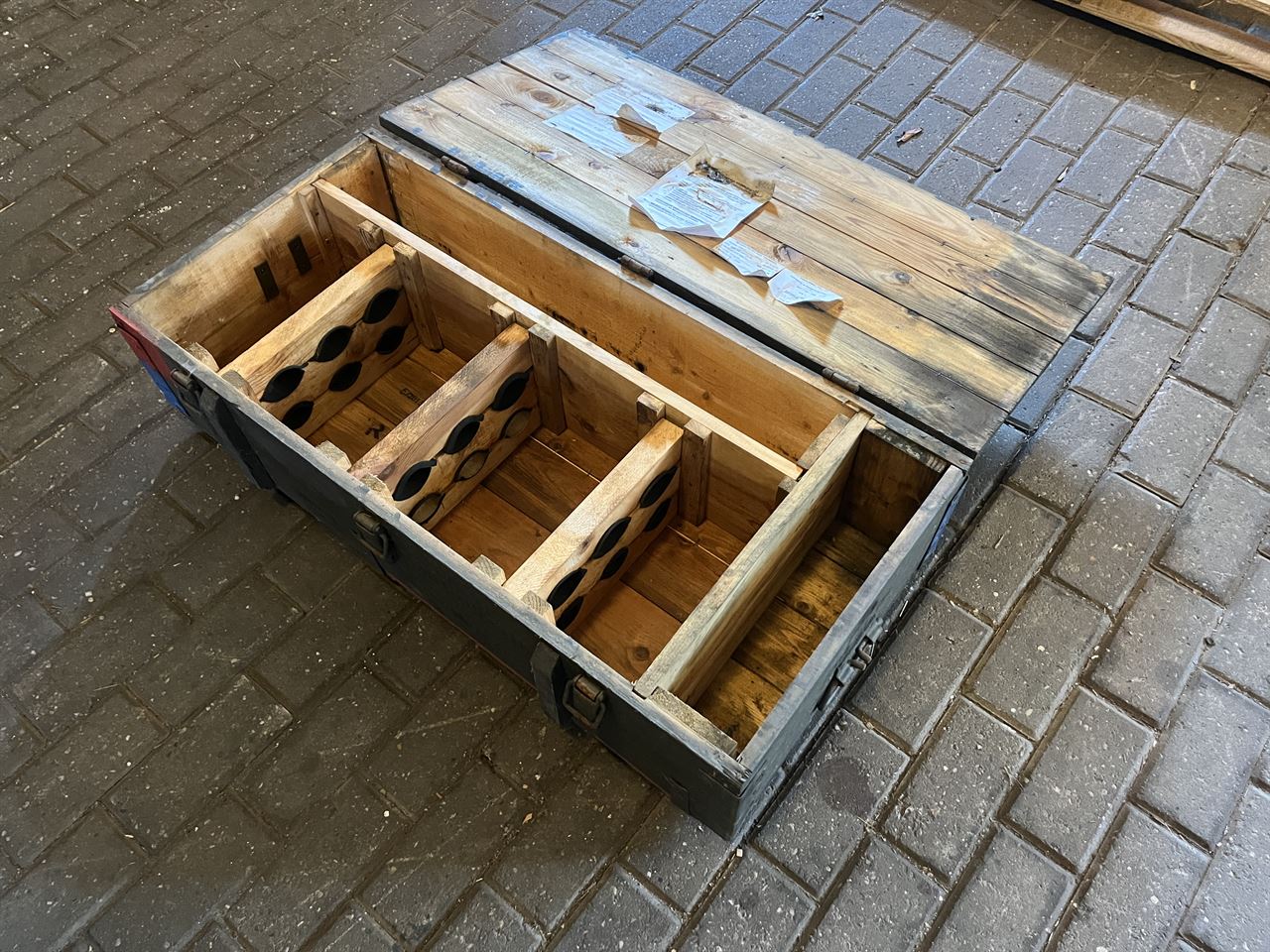 Legerkisten circa 29x49x102 cm.