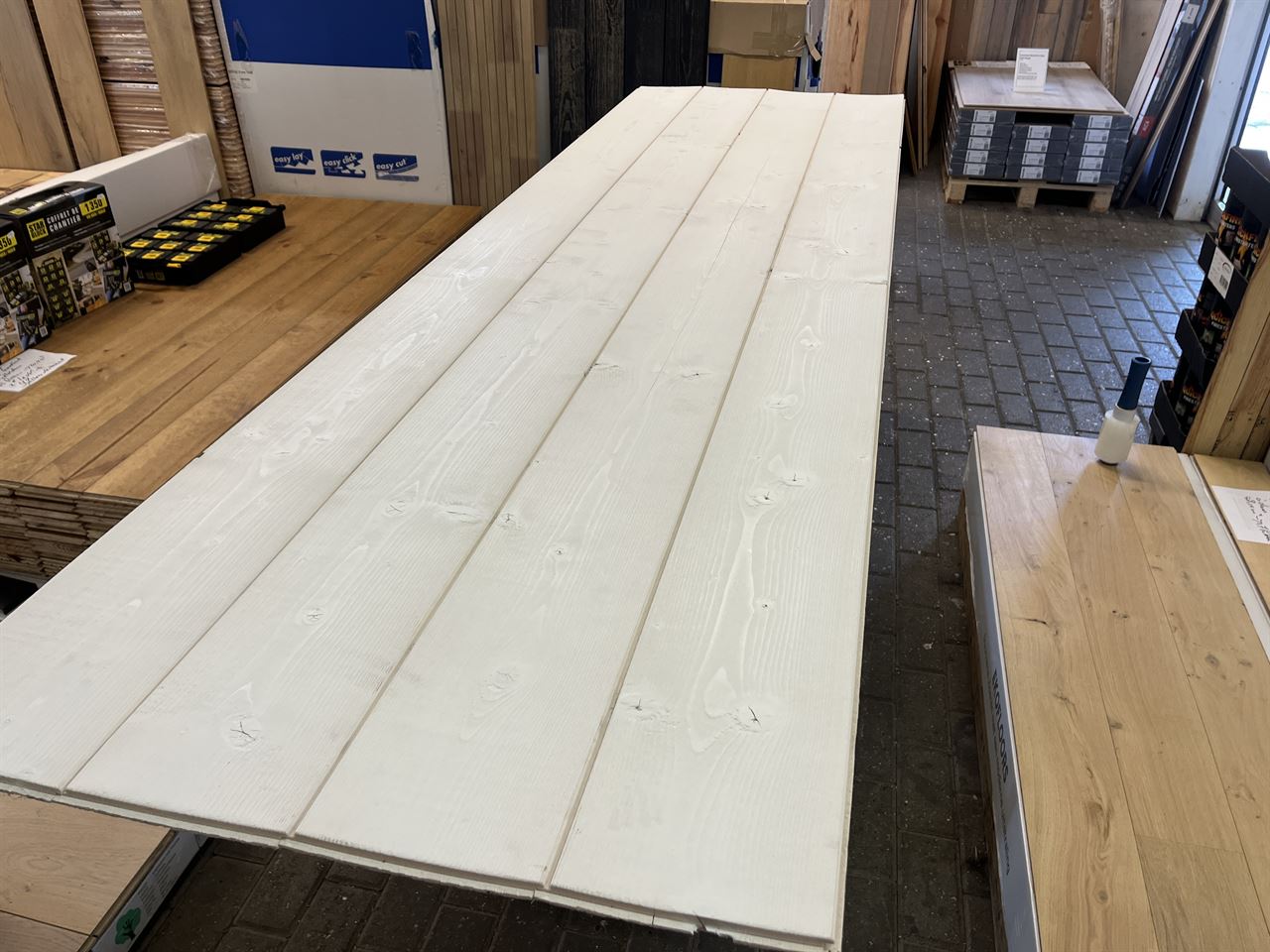 Vuren planken geborsteld en wit behandeld 17x185