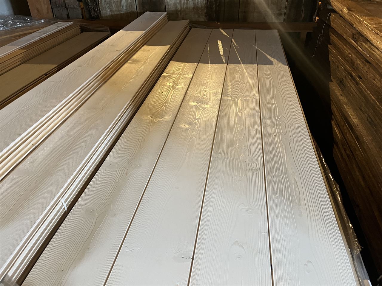 Vuren planken geborsteld en wit behandeld 17x185