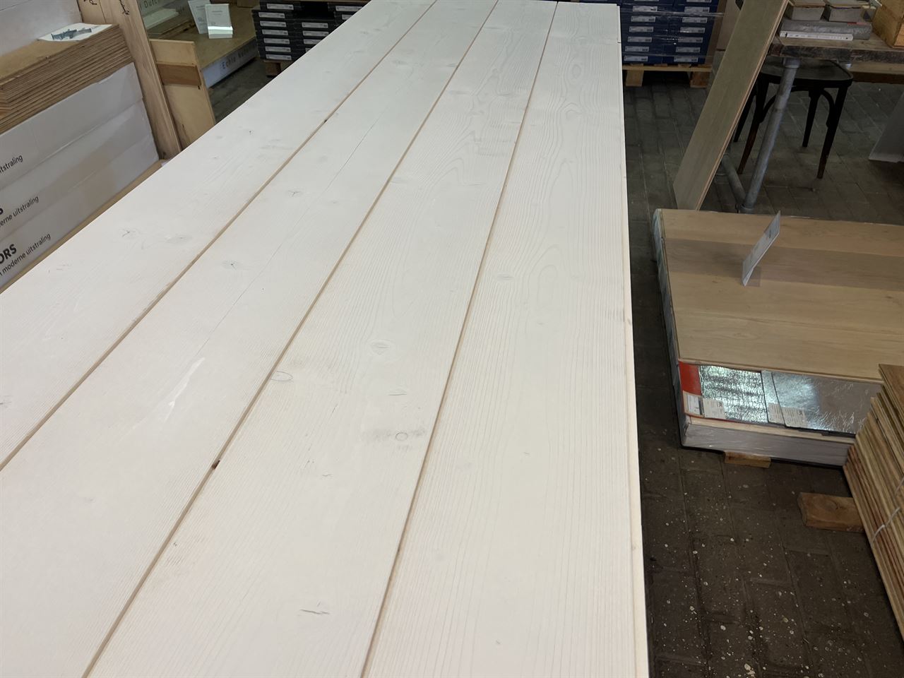 Vuren planken geborsteld en wit behandeld 17x185