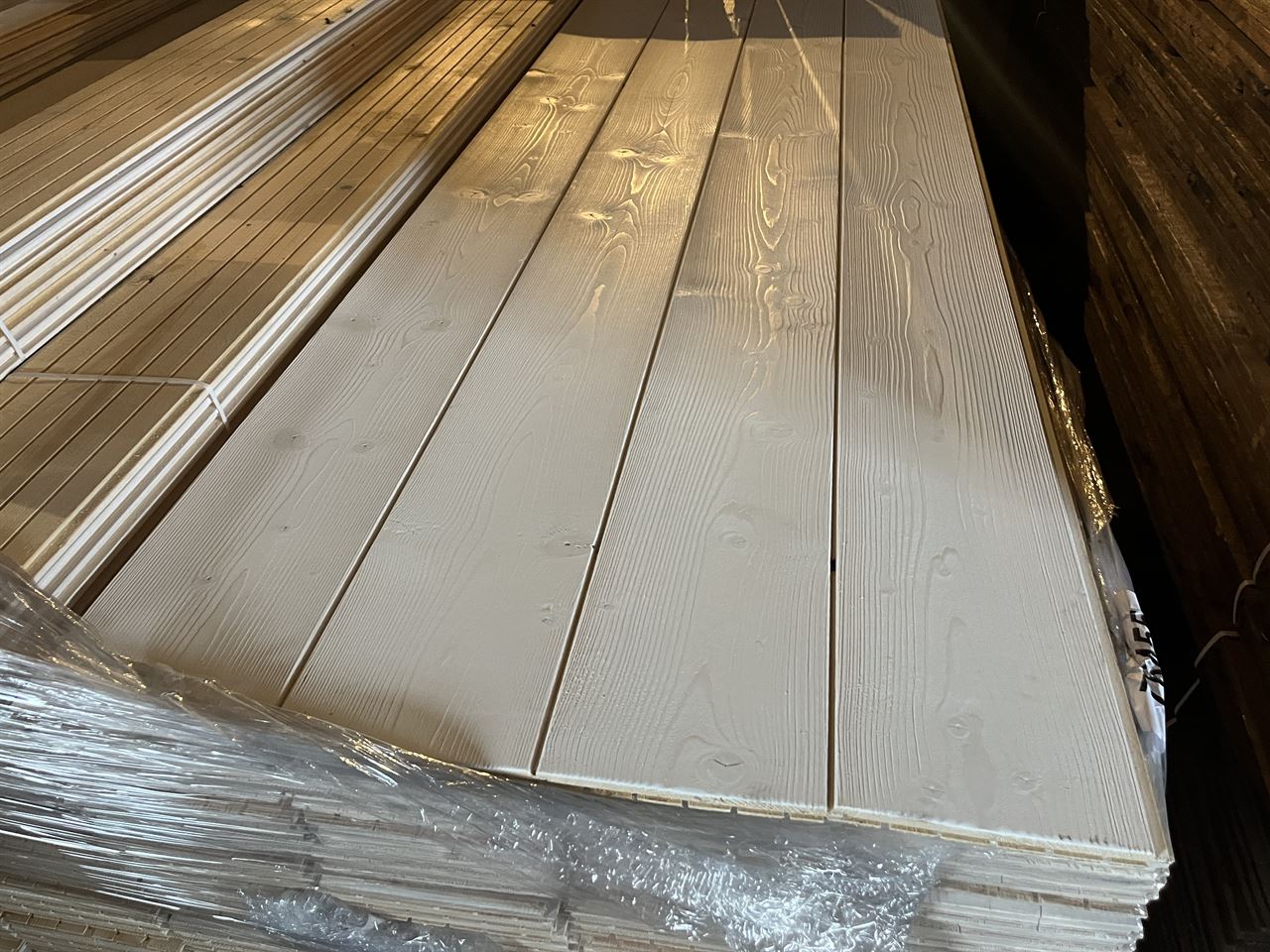 Vuren planken geborsteld en wit behandeld 17x185