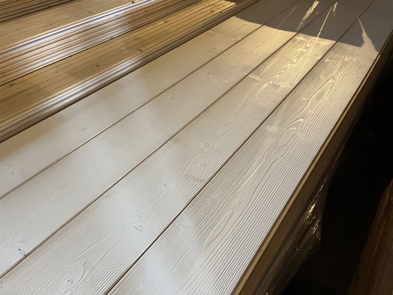 Vuren planken geborsteld en wit behandeld 17x185