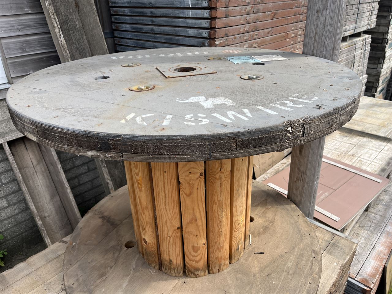 Kabelshaspels van hout.