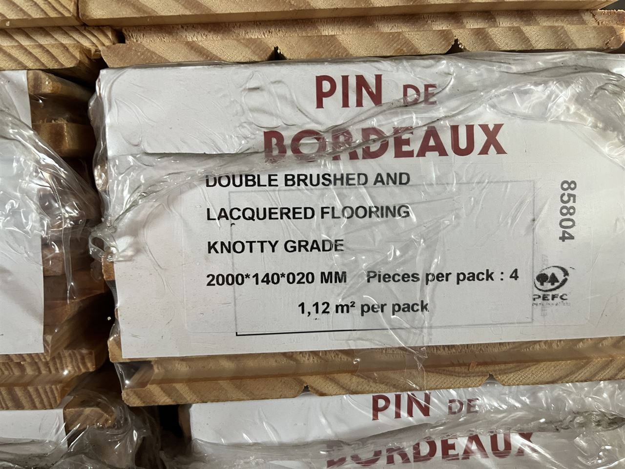 Grenen dubbel geborsteld en gelakt